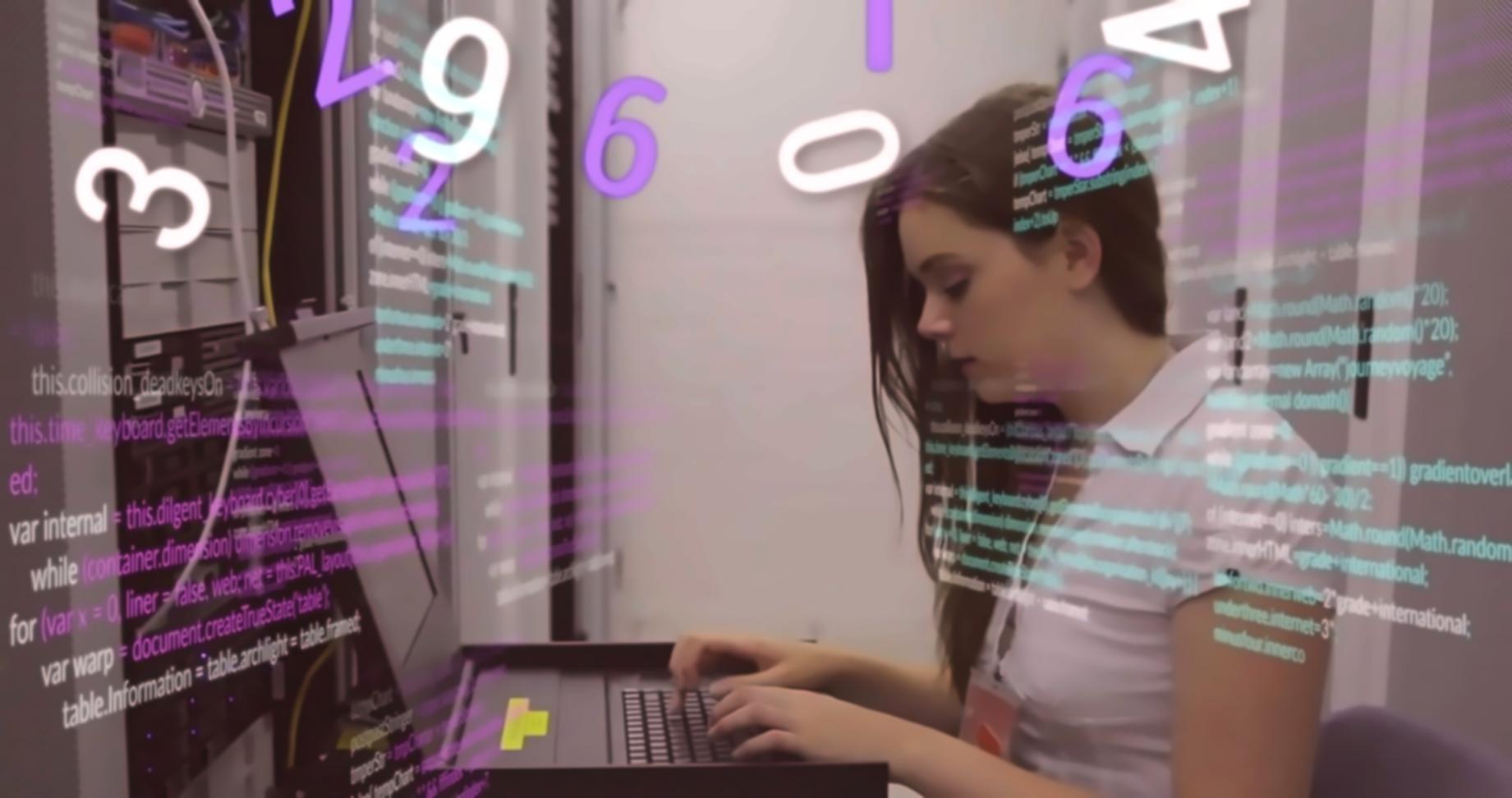 Современный офис с аналитическими данными на мониторах