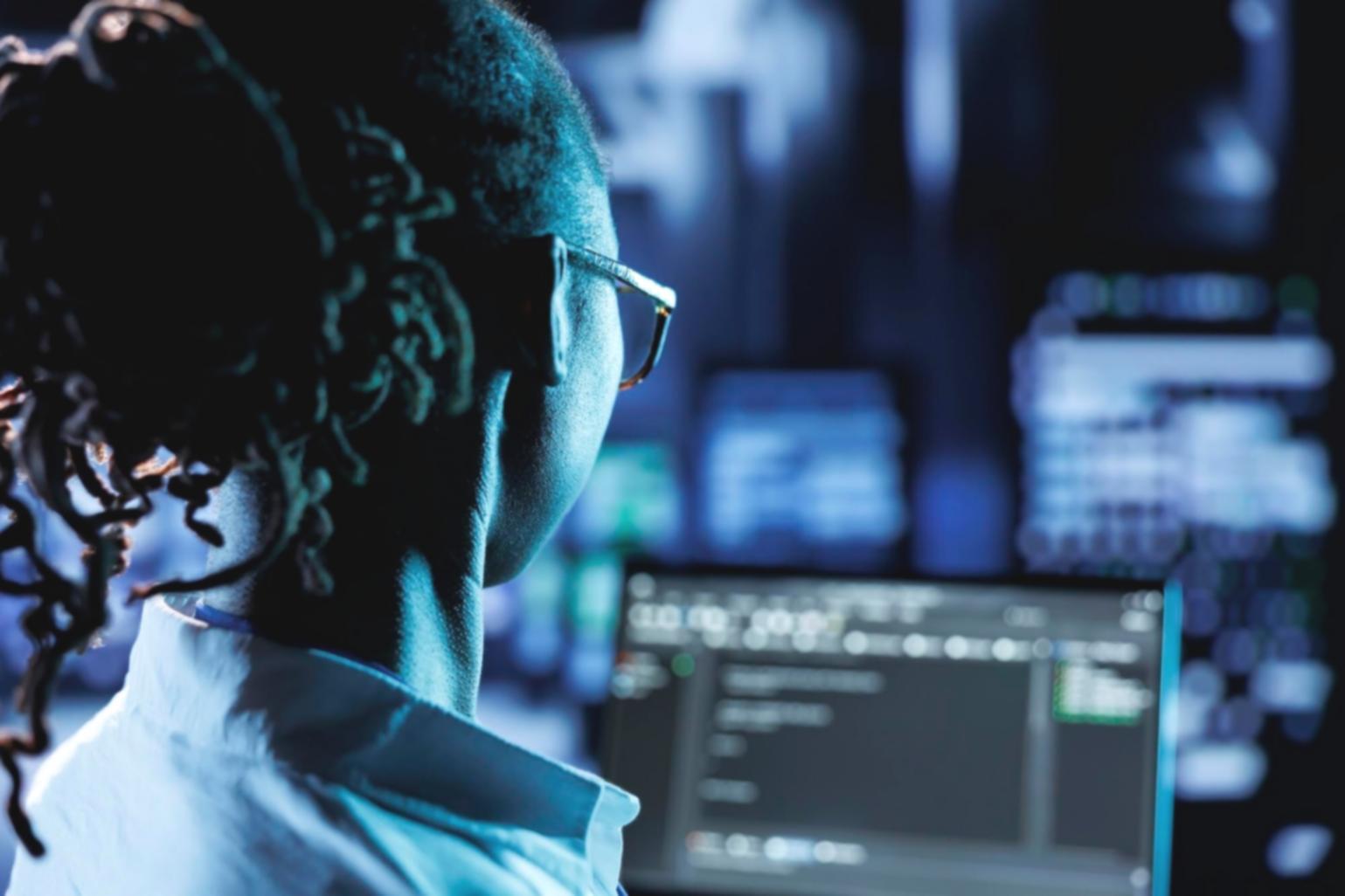 Современный офис Studentex Hub с командой экспертов по автоматизации